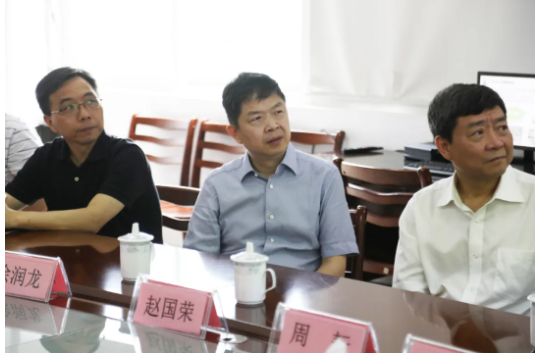 6月4日，省市场监管局党委委员、副局长，省药品监管局党组书记、局长徐润龙带队来公司开展“三服务”活动